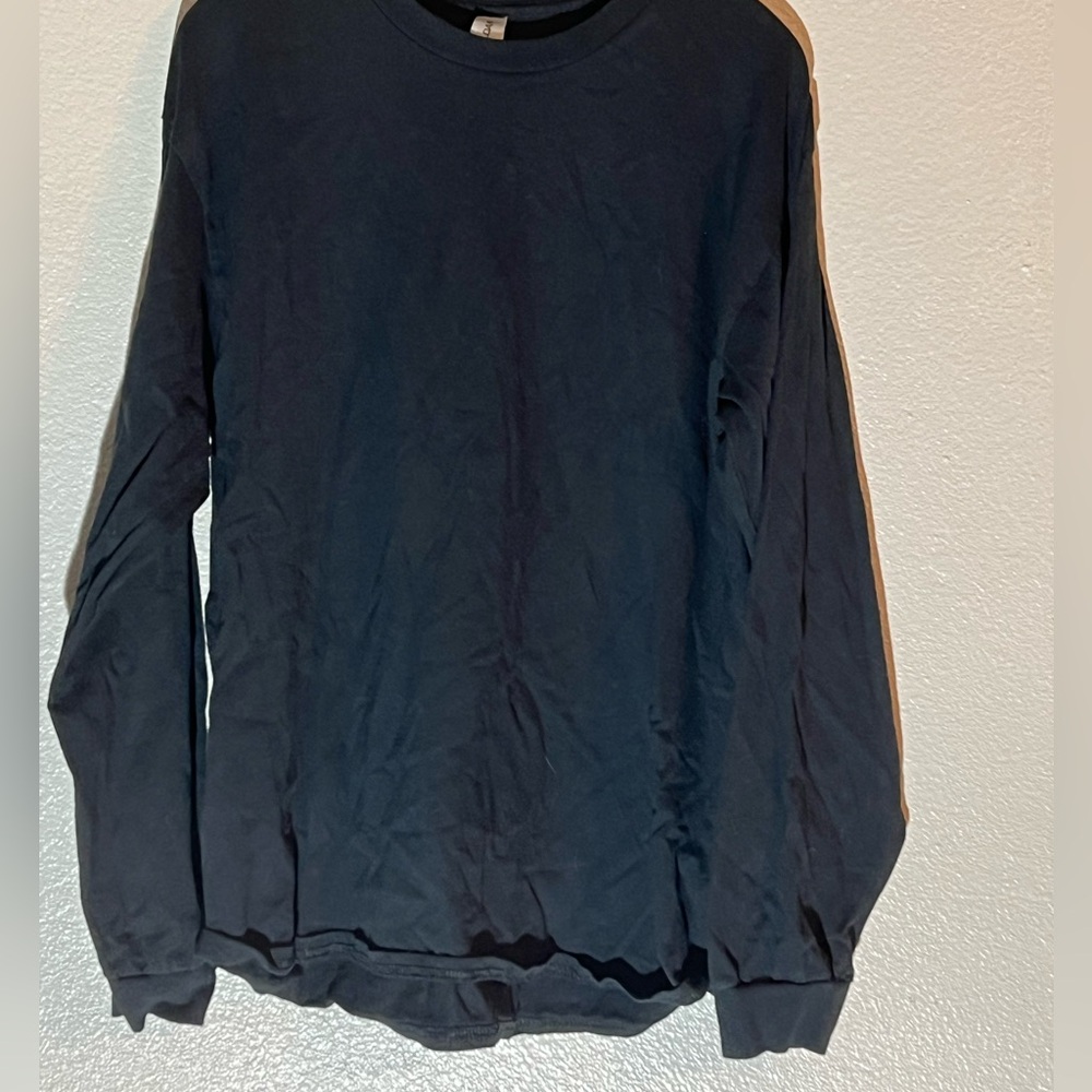 Long sleeve gildan shirt